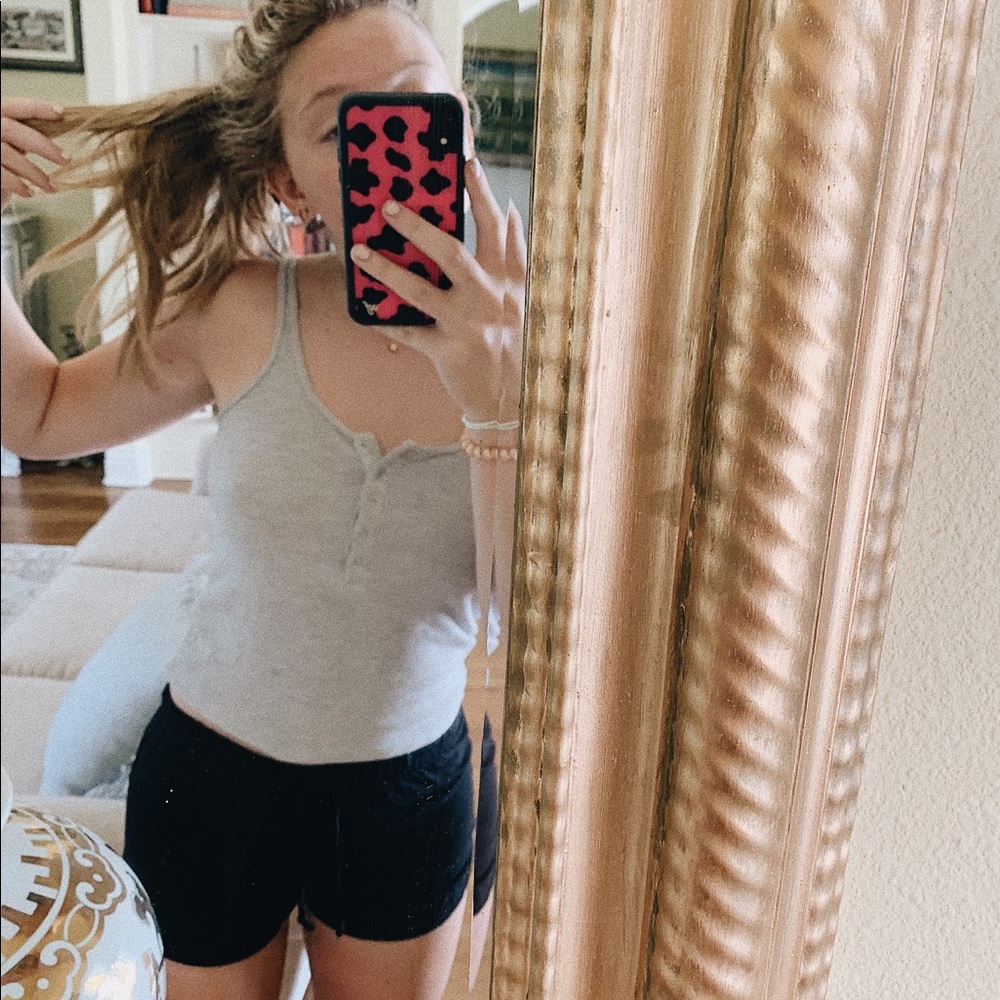 H&M BLACK FLOWY SHORTS. SO CUTE